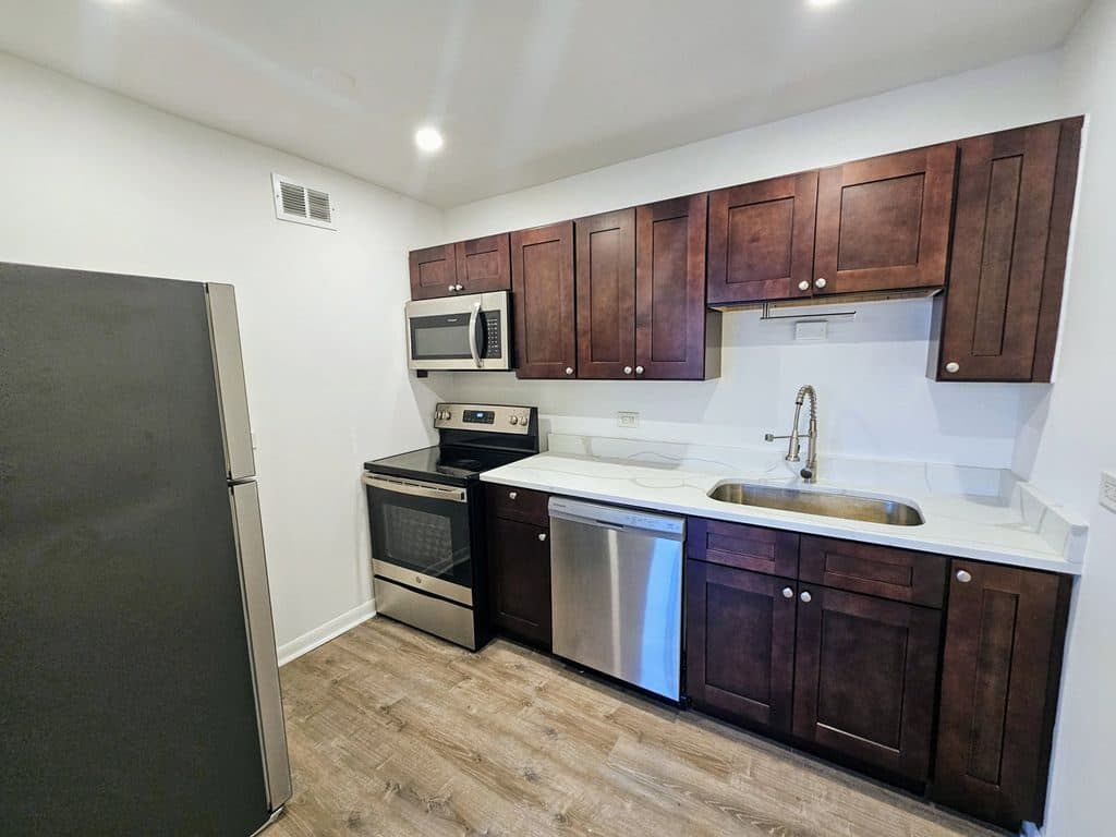 Studio for rent — 2250 N Lincoln Ave, Chicago 1