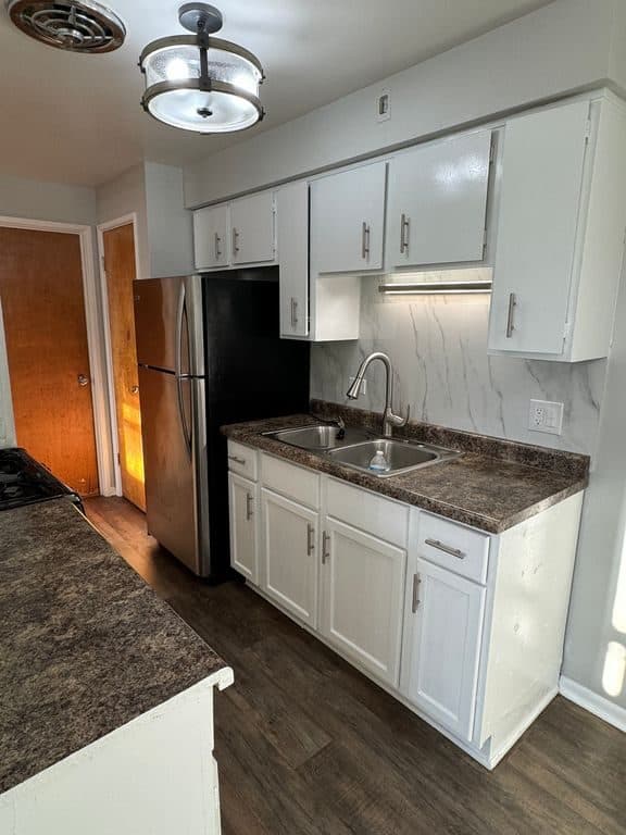 2 BR for rent — 1848 W 79th St #2D, Chicago 1