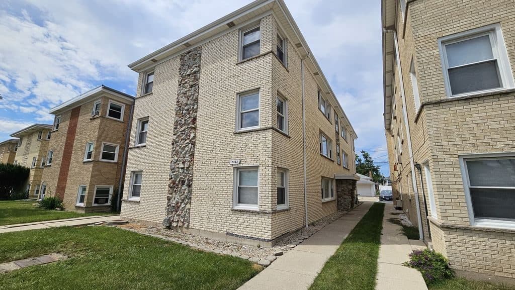 2 BR for rent — 7352 N Harlem Ave APT 3R, Chicago 1