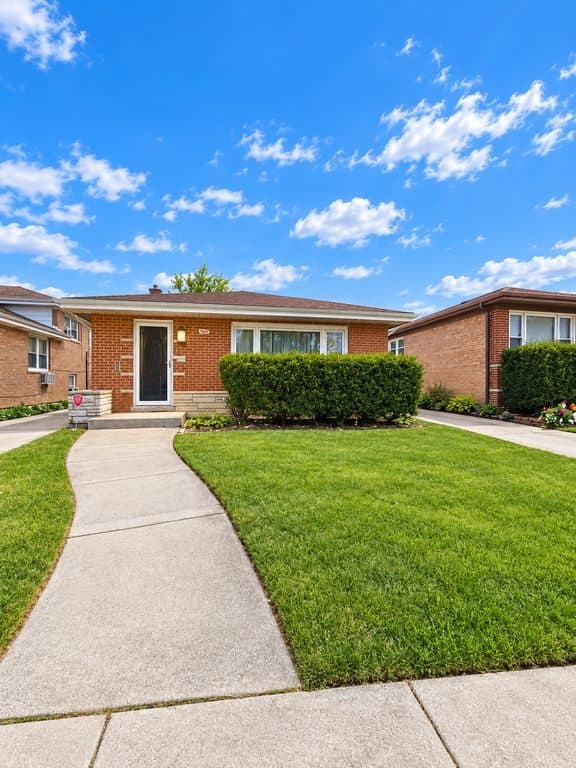 5 BR for rent — 4023 W 80th Pl, Chicago 1