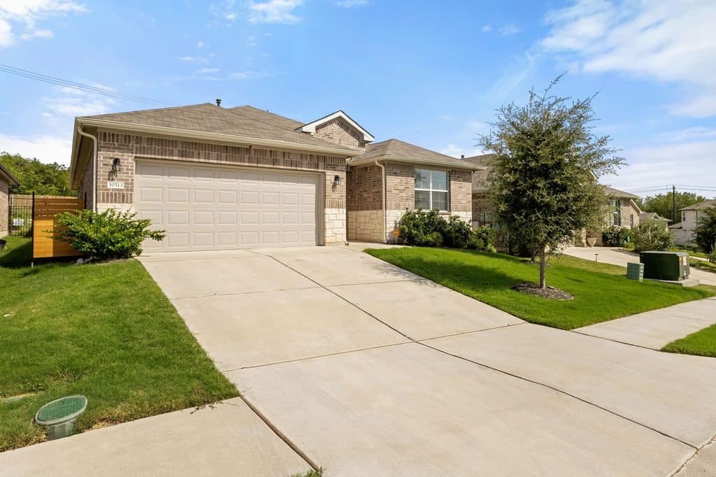 4 BR for rent — 10513 Defender Trl, Austin 1