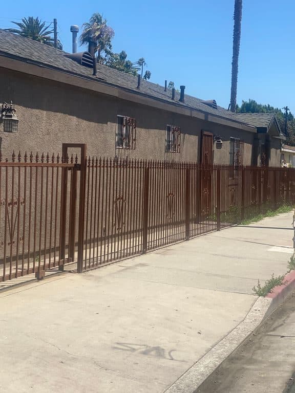 3 BR for rent — 355 W 79th St, Los Angeles 2