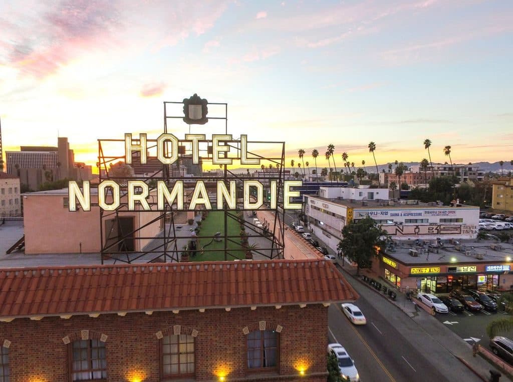 Studio for rent — 3550 W 6th St, Los Angeles 3
