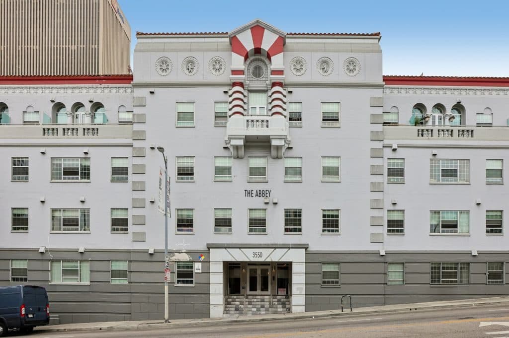Studio for rent — 3550 W 6th St, Los Angeles 2
