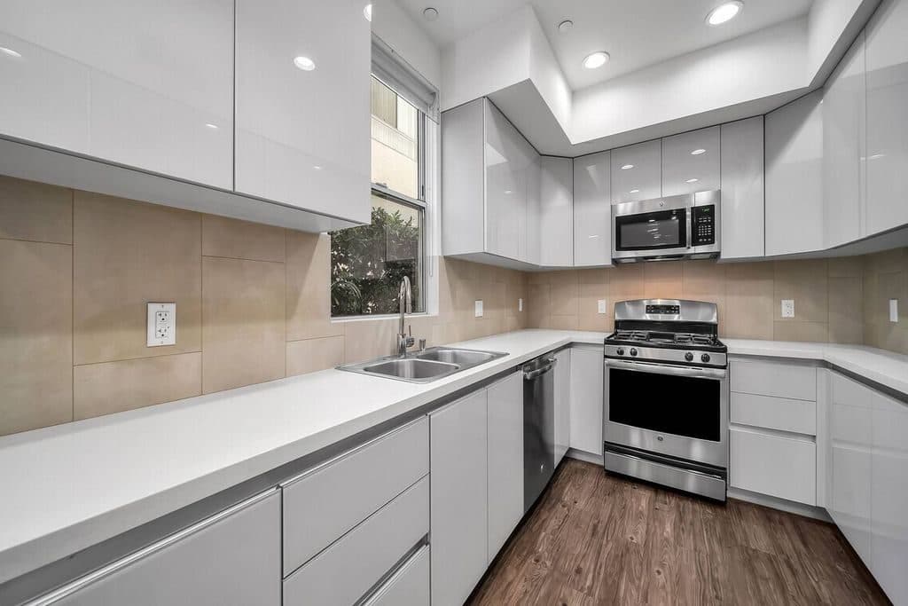 3 BR for rent — 2028 S Bentley Ave #102, Los Angeles 1
