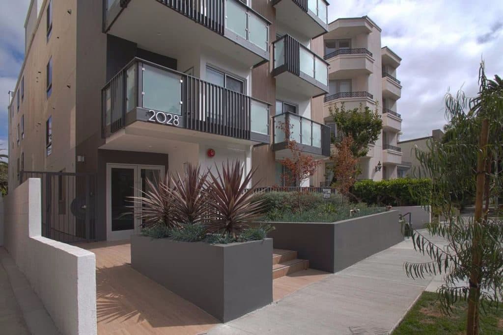 3 BR for rent — 2028 S Bentley Ave #102, Los Angeles 2