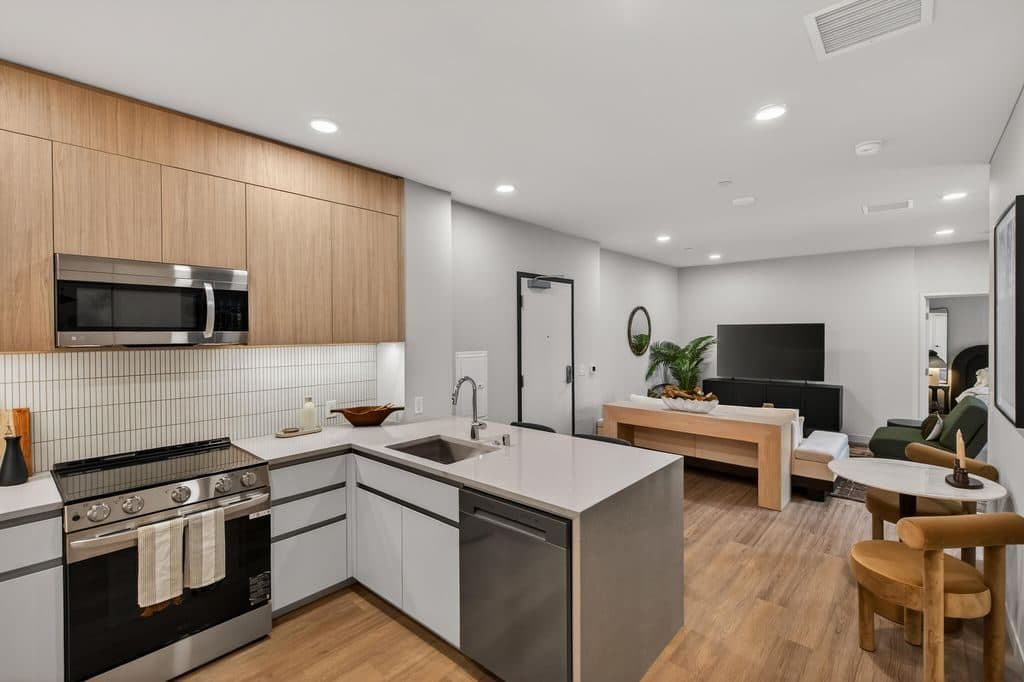 Studio for rent — 5420 W Sunset Blvd, Los Angeles 2