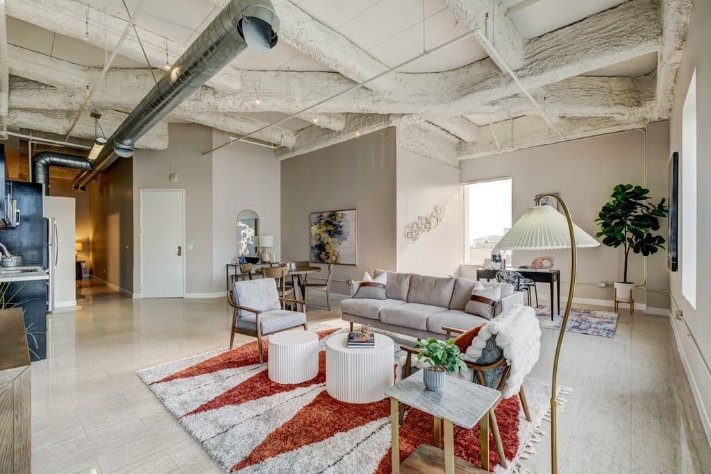 Studio for rent — 600 S Spring St, Los Angeles 3