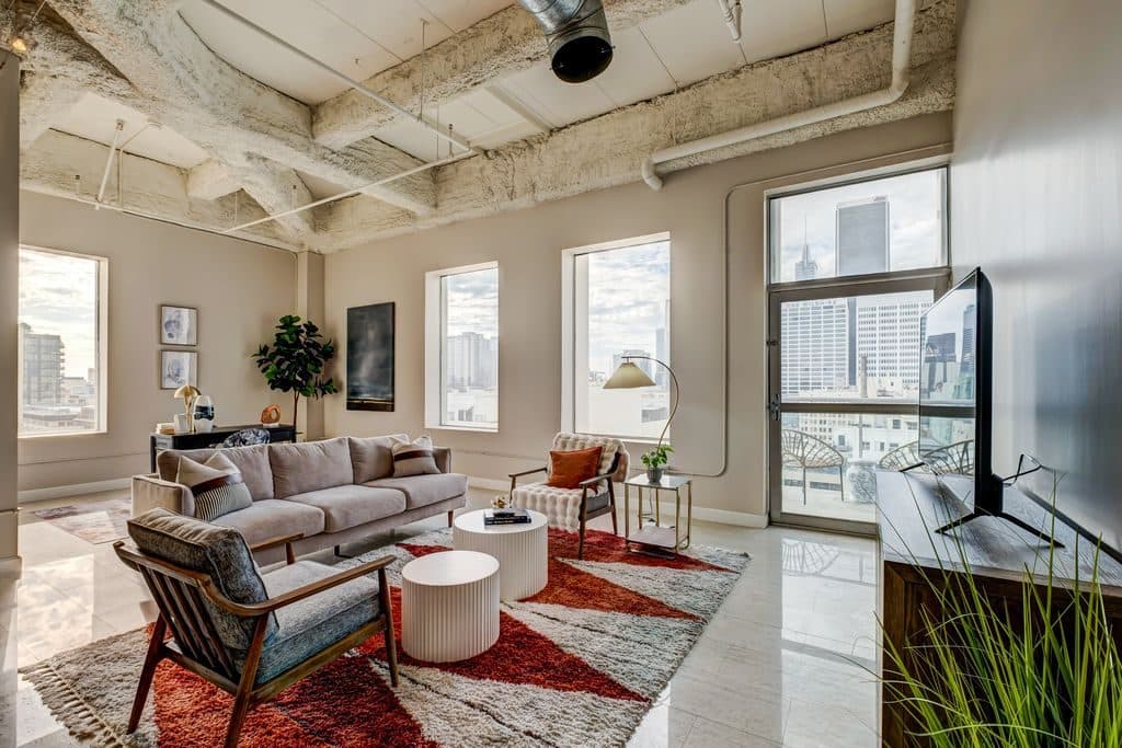 Studio for rent — 600 S Spring St, Los Angeles 2