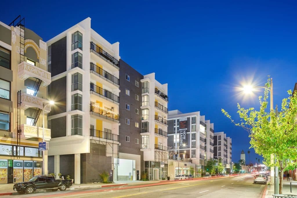 Studio for rent — 5550 Hollywood Blvd, Los Angeles 2