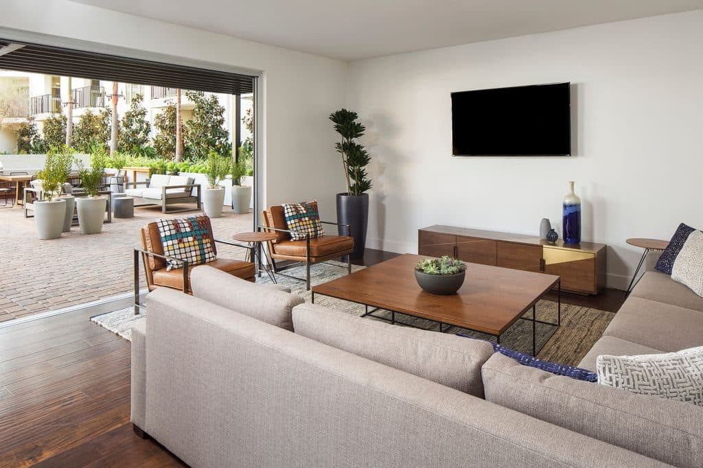 Studio for rent — 5550 Hollywood Blvd, Los Angeles 3