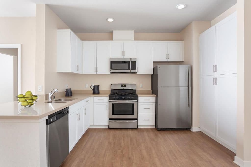 1 BR for rent — 14500 Sherman Cir, Van Nuys 3