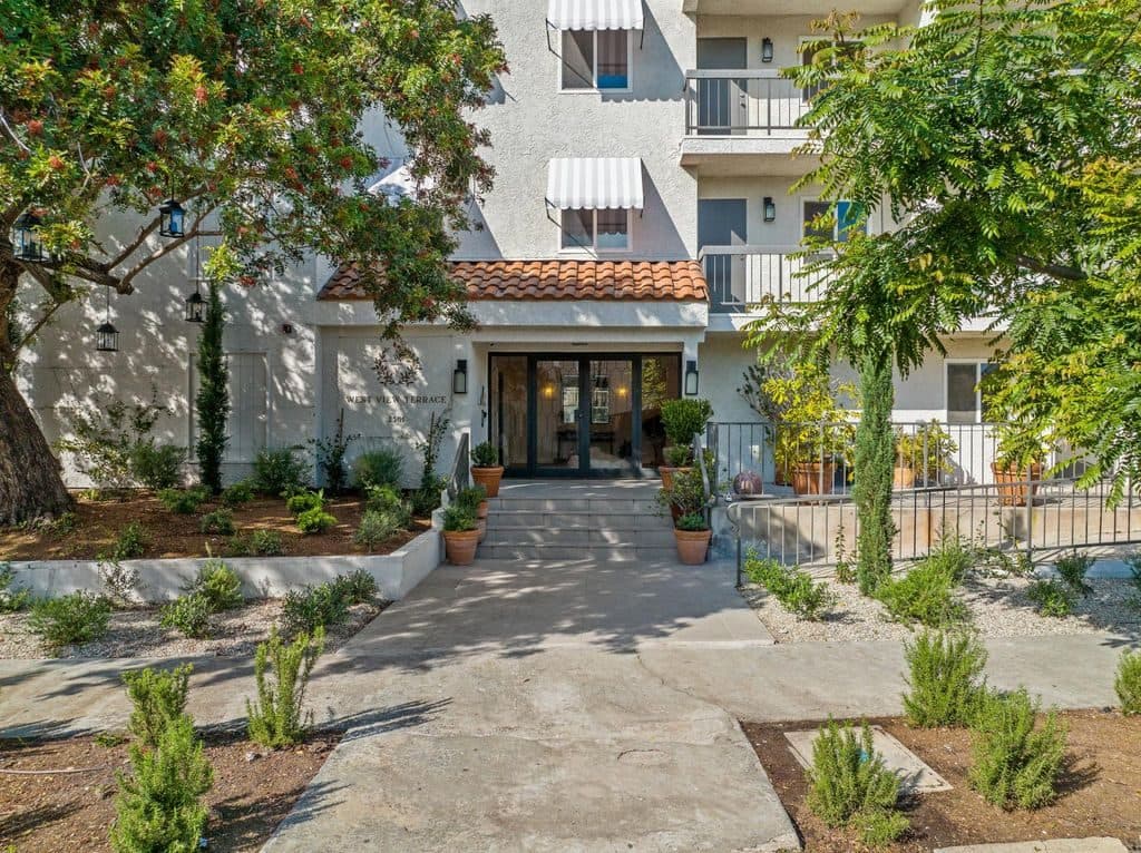 1 BR for rent — 2501 S West View St, Los Angeles 1