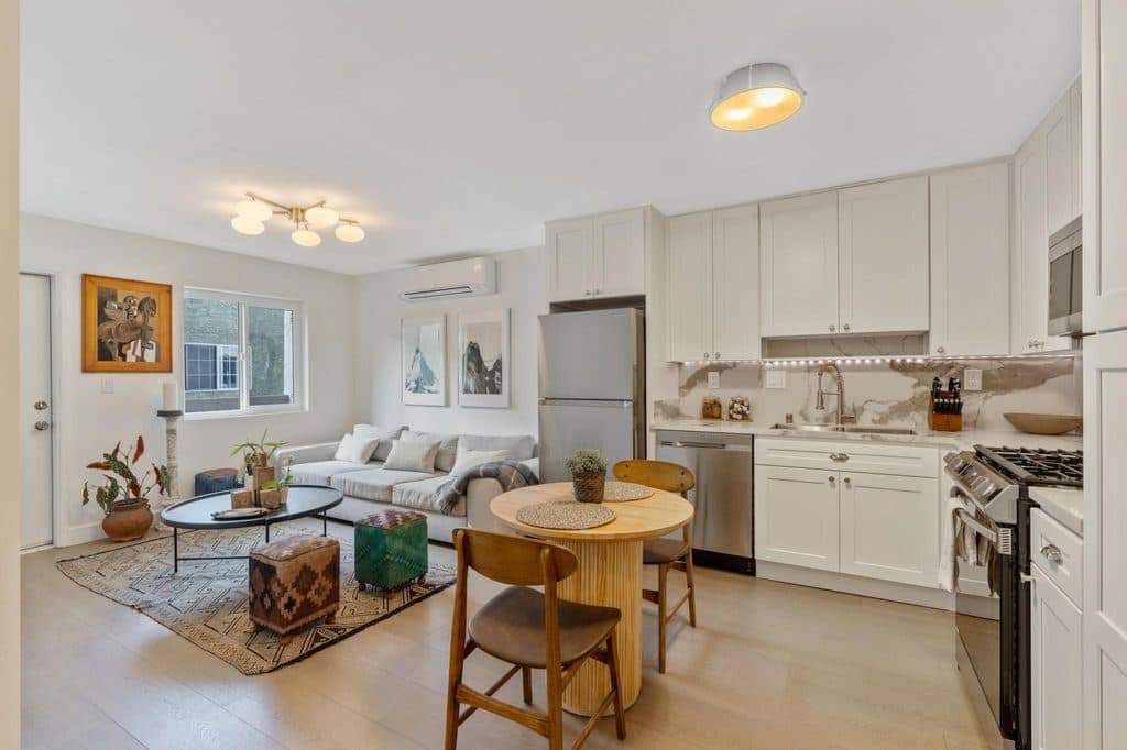 1 BR for rent — 2501 S West View St, Los Angeles 2