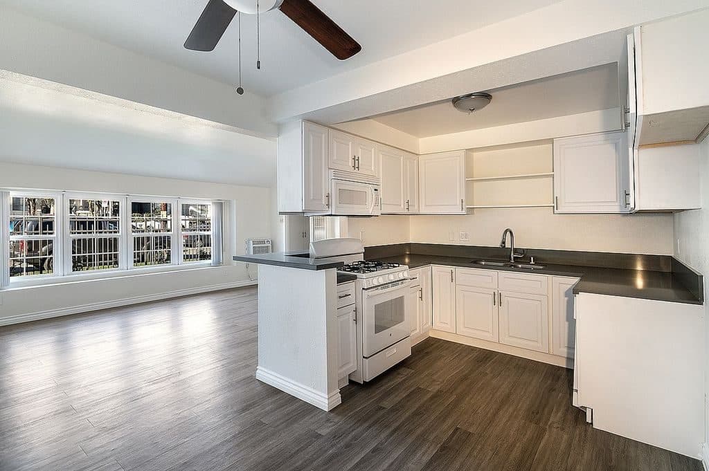 1 BR for rent — 20326 Saticoy St APT 7, Winnetka 1