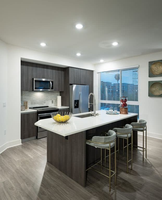 Studio for rent — 21050 Kittridge St, Canoga Park 2
