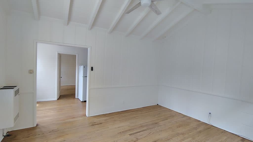 Studio for rent — 922 1/2 N Hayworth Ave, Los Angeles 3