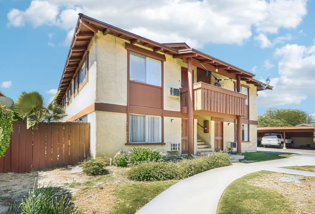 Studio for rent — 8521 International Ave, Canoga Park 1