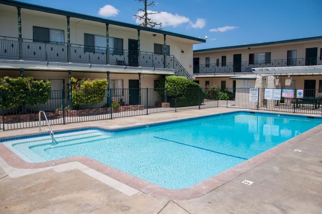 1 BR for rent — 8525 De Soto Ave, Canoga Park 2