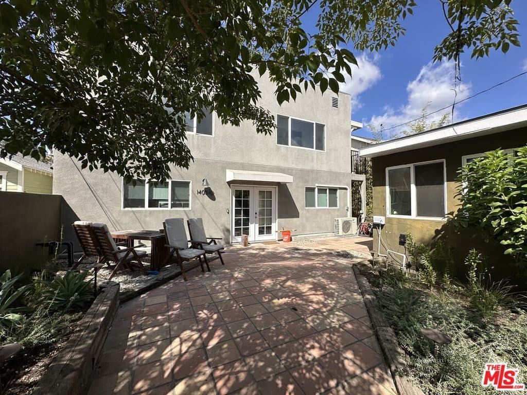 2 BR for rent — 1405 Talmadge St #3, Los Angeles 2