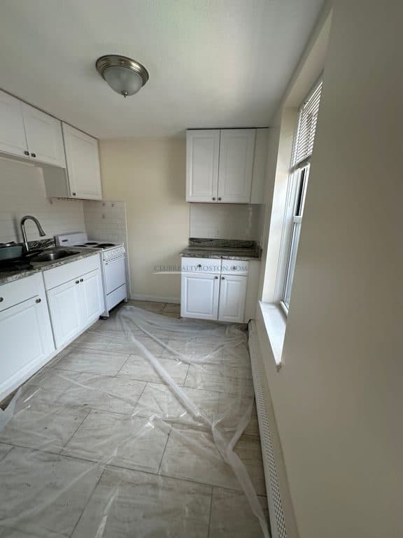 2 BR for rent — 180 N Beacon St APT 11, Boston 2