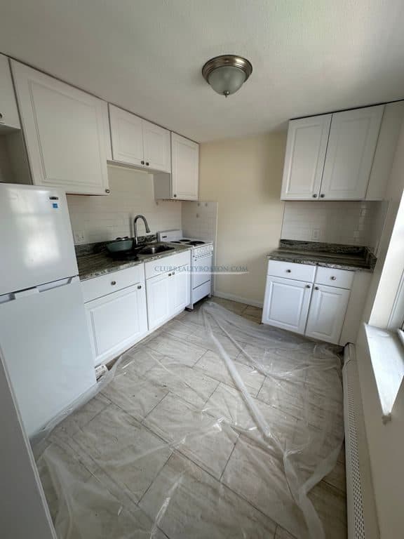 2 BR for rent — 180 N Beacon St APT 11, Boston 1