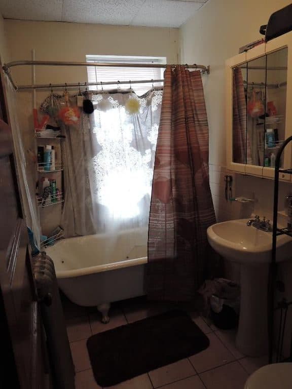 4 BR for rent — 35 Waverly St, Brighton 2