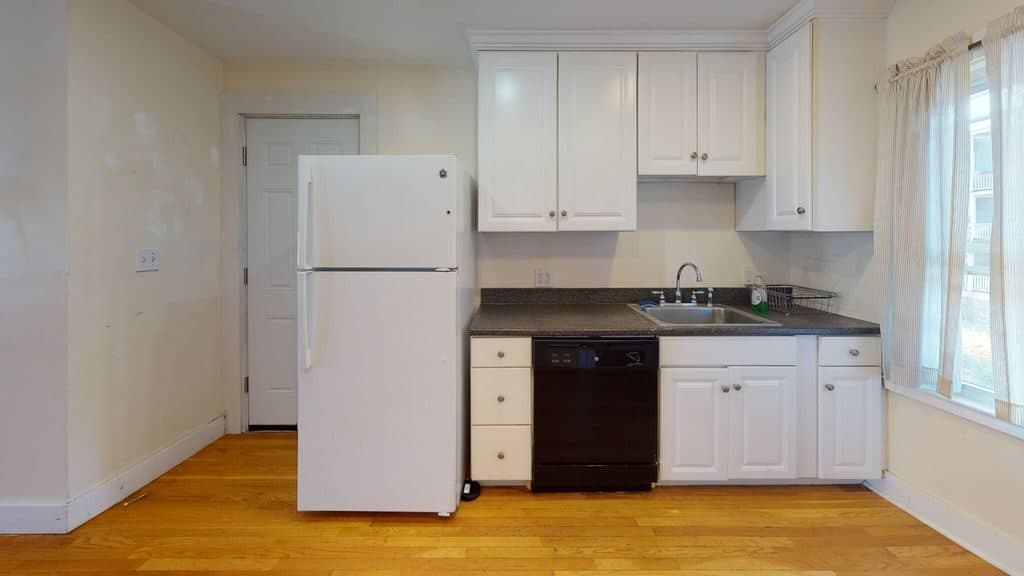4 BR for rent — 47 Fairbanks St #2, Brighton 3