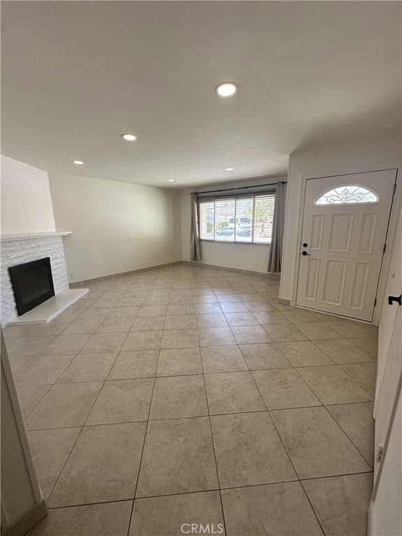 4 BR for rent — 6683 Gross Ave, West Hills 3