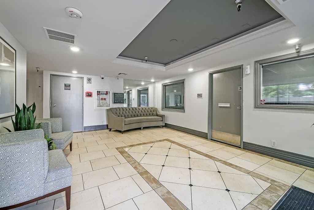 Studio for rent — 616 Masselin Ave, Los Angeles 2