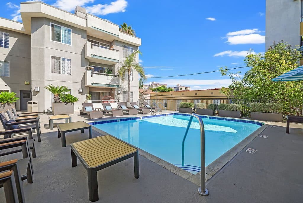 Studio for rent — 616 Masselin Ave, Los Angeles 1