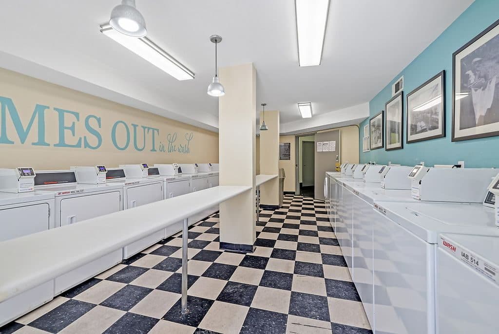 Studio for rent — 616 Masselin Ave, Los Angeles 3