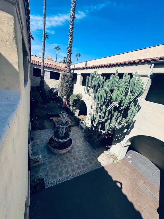 Studio for rent — 2135 Fair Park Ave, Los Angeles 3