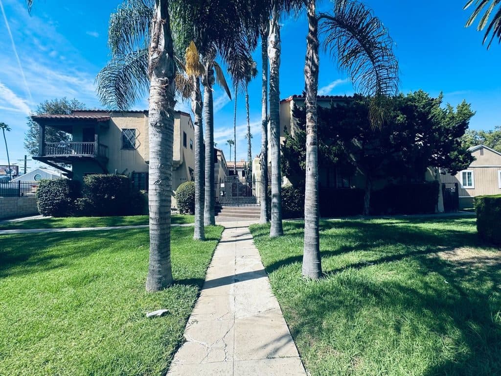 Studio for rent — 2135 Fair Park Ave, Los Angeles 2