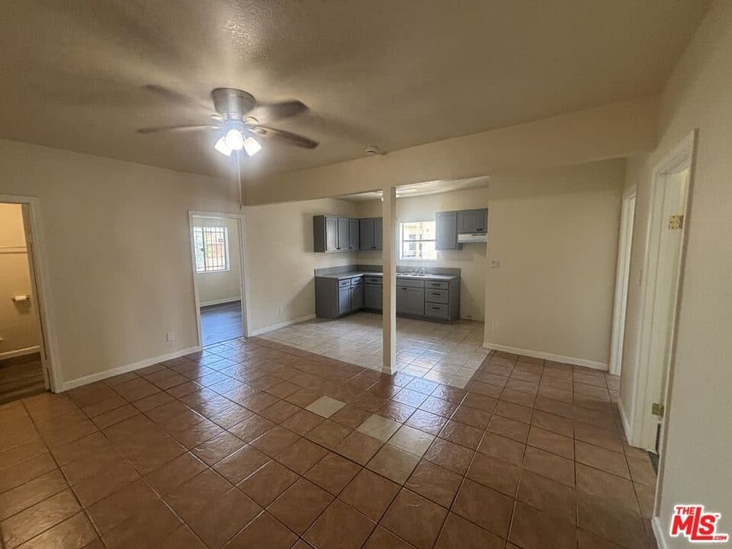 3 BR for rent — 163 E 35th St #165-1/4, Los Angeles 3