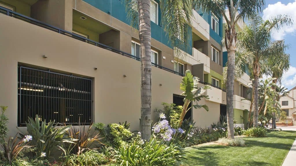 1 BR for rent — 5536 Lindley Ave, Encino 2