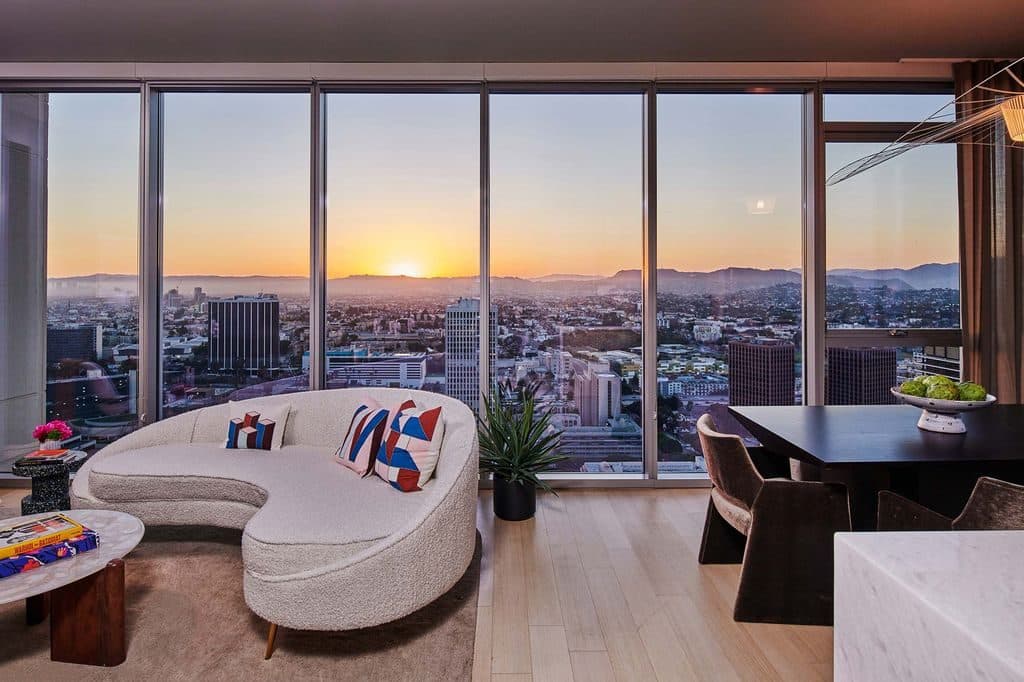 Studio for rent — 151 S Olive St, Los Angeles 3