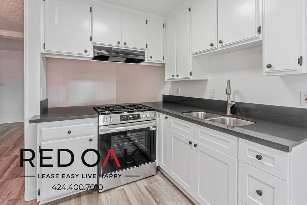 1 BR for rent — 8614 Woodley Ave, North Hills 3