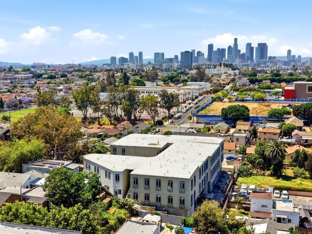 Studio for rent — 2735 E 6th St, Los Angeles 2