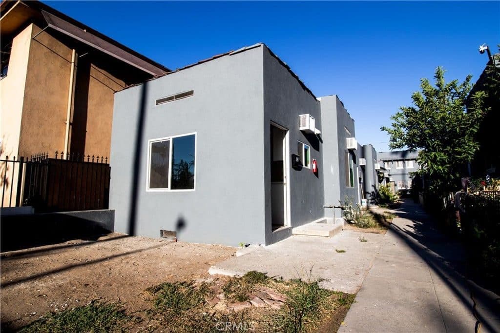 1 BR for rent — 432 S Saint Louis St, Los Angeles 1