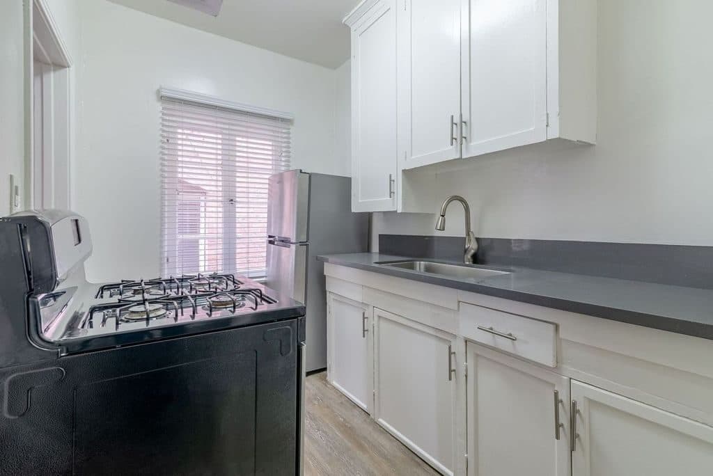 1 BR for rent — 130 N Westmoreland Ave, Los Angeles 2
