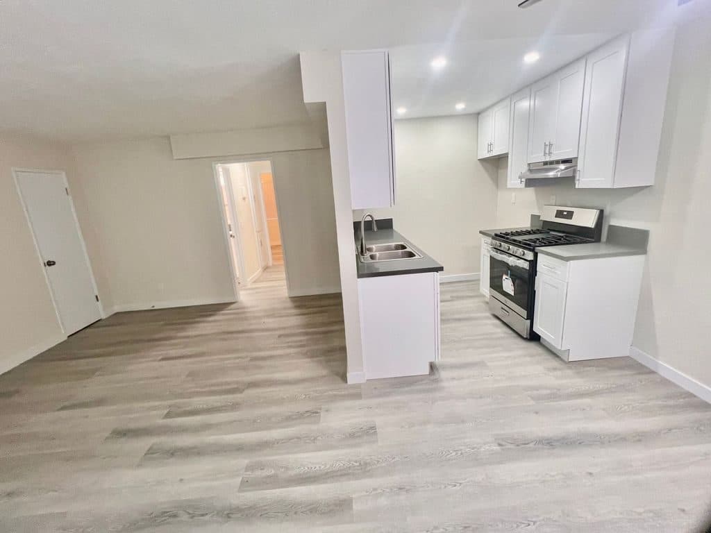 2 BR for rent — 8558 Columbus Ave #24, North Hills 2
