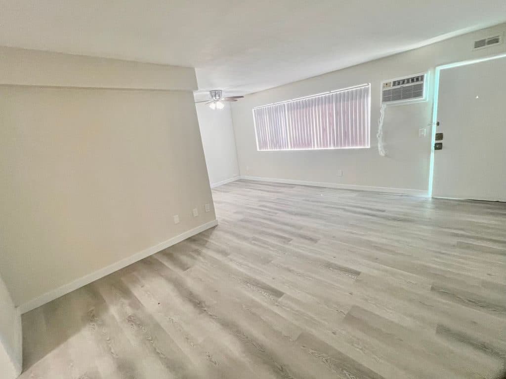 2 BR for rent — 8558 Columbus Ave #24, North Hills 3