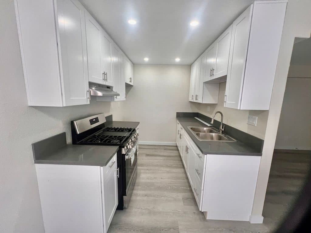 2 BR for rent — 8558 Columbus Ave #24, North Hills 1