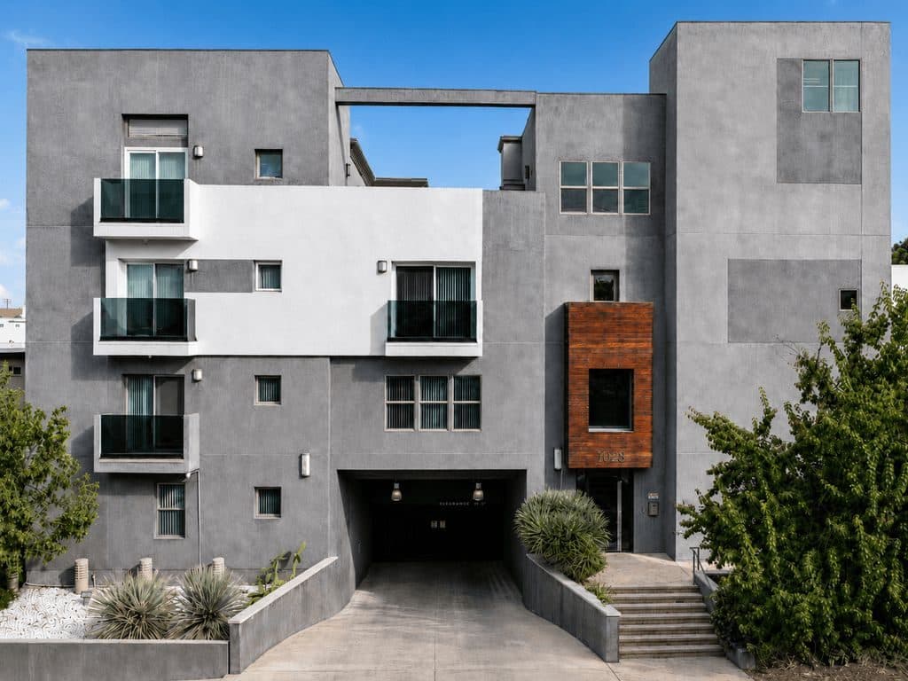 2 BR for rent — 11925 Kling St, Valley Village 1