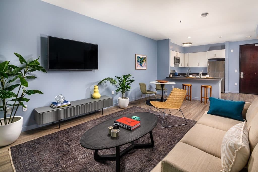 Studio for rent — 2525 Wilshire Blvd, Los Angeles 2