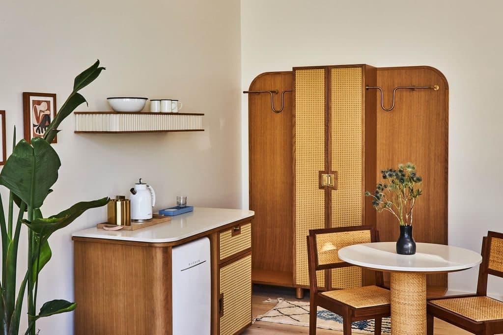 Studio for rent — 5170 W Adams Blvd, Los Angeles 2