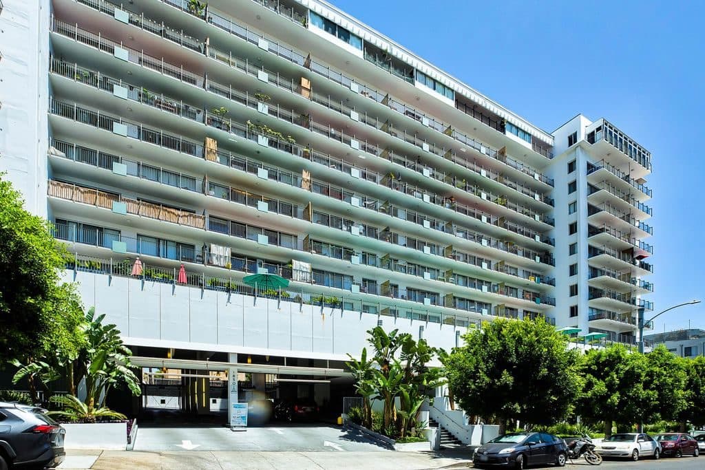 Studio for rent — 1850 N Whitley Ave, Los Angeles 2