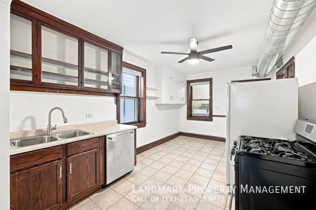 2 BR for rent — 2962 N Allen Ave #B, Chicago 3