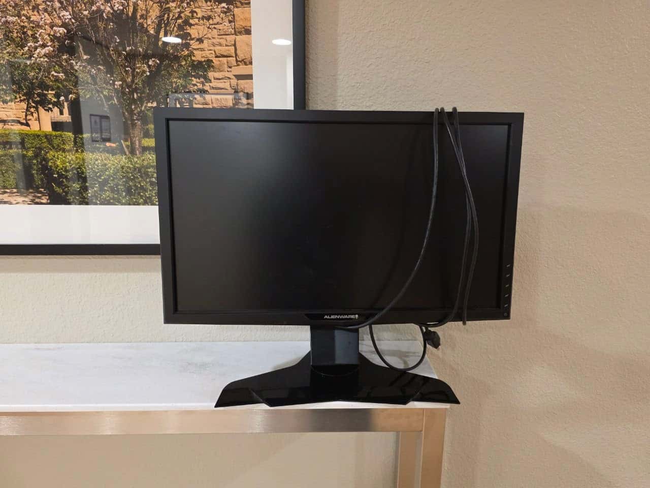 Dell alienware monitor near EVGR 1